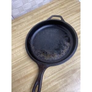 Vintage Lodge Cast Iron Skillet Pan 10” USA Frying Pan Round Corners